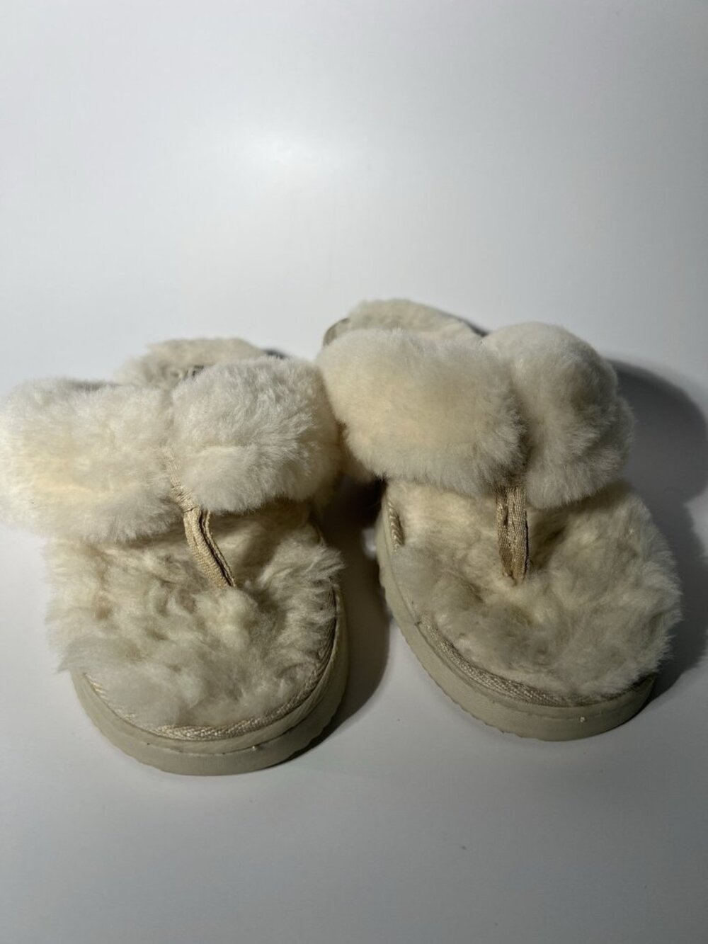 Fireside by Dearfoams Shearling Fluff Slippers Beige Women’s Size 8